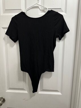 Astr The Label Black Ribbed Short-Sleeve Bodysuit